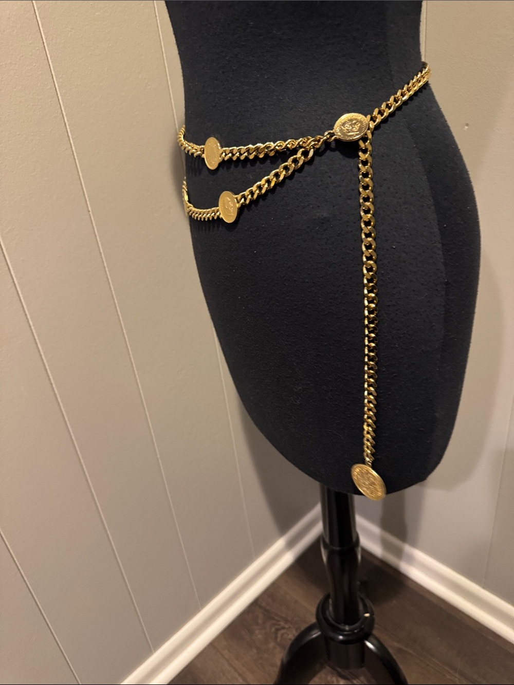 Gold tone “coin” chain belt. Adjustable size. New. - Picture 3 of 9